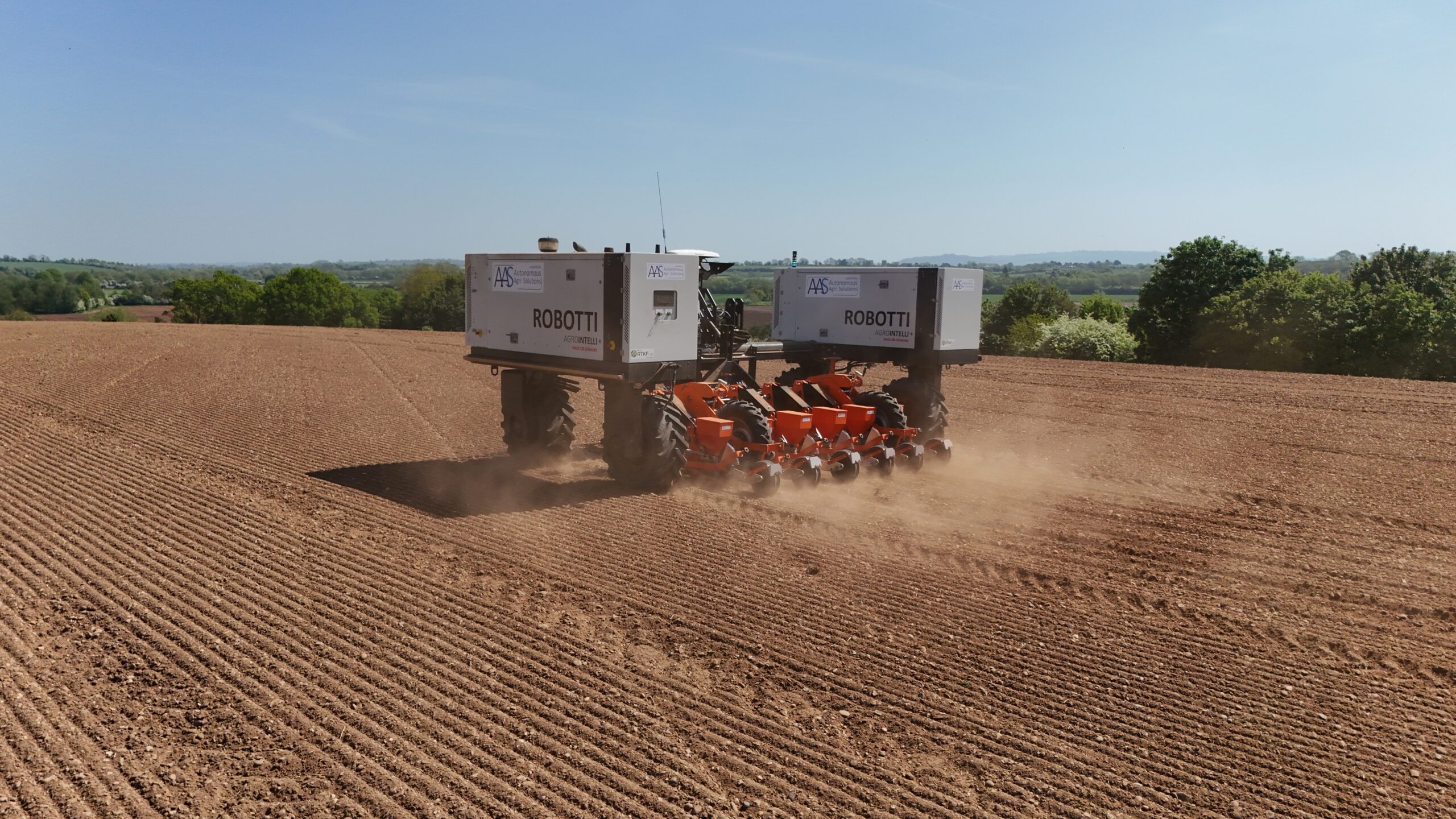 ROBOTTI-LR-seeding-sugar-beets-in-UK-2_season-2025