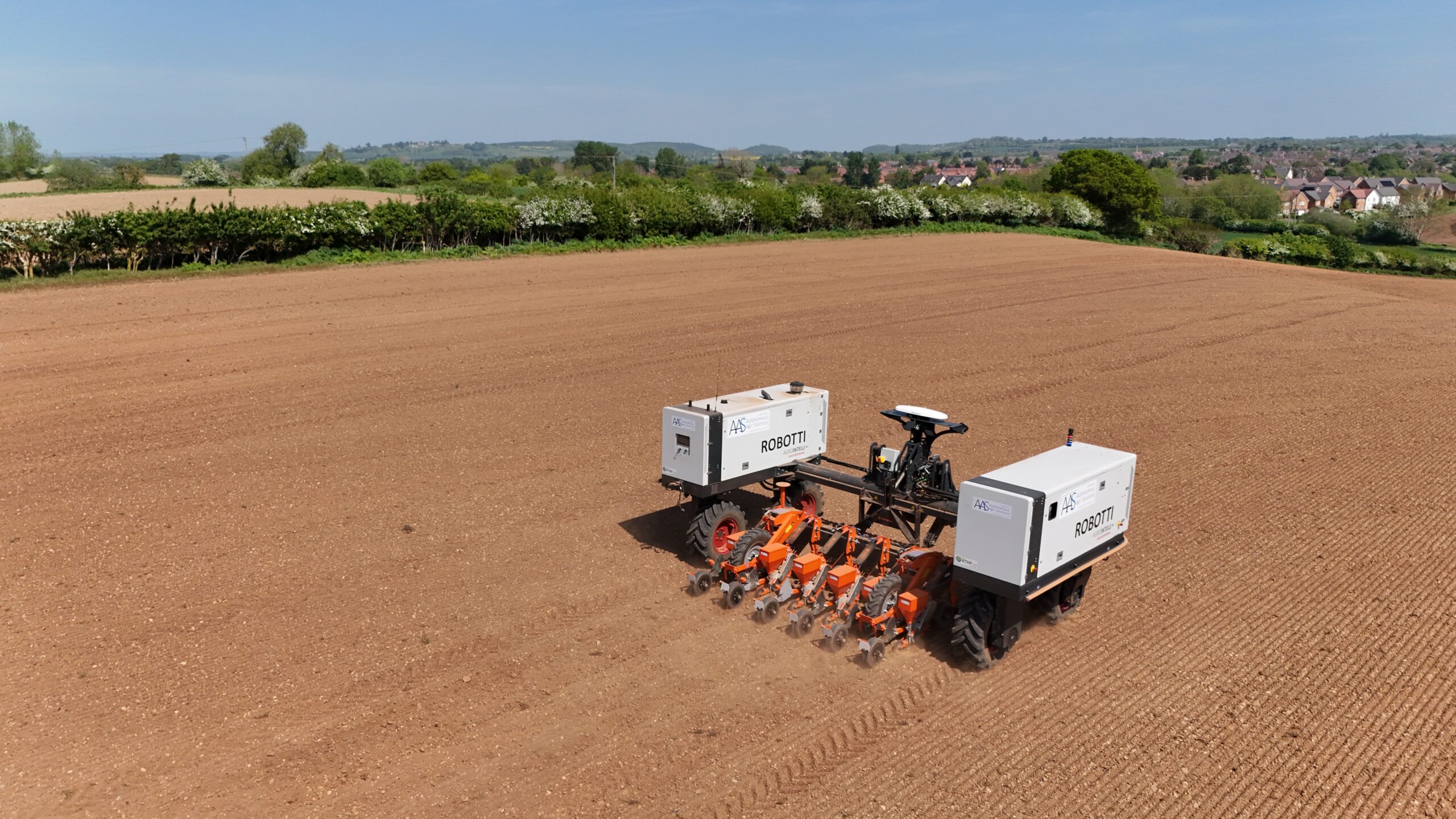 ROBOTTI-LR-seeding-sugar-beets-in-UK_season-2025